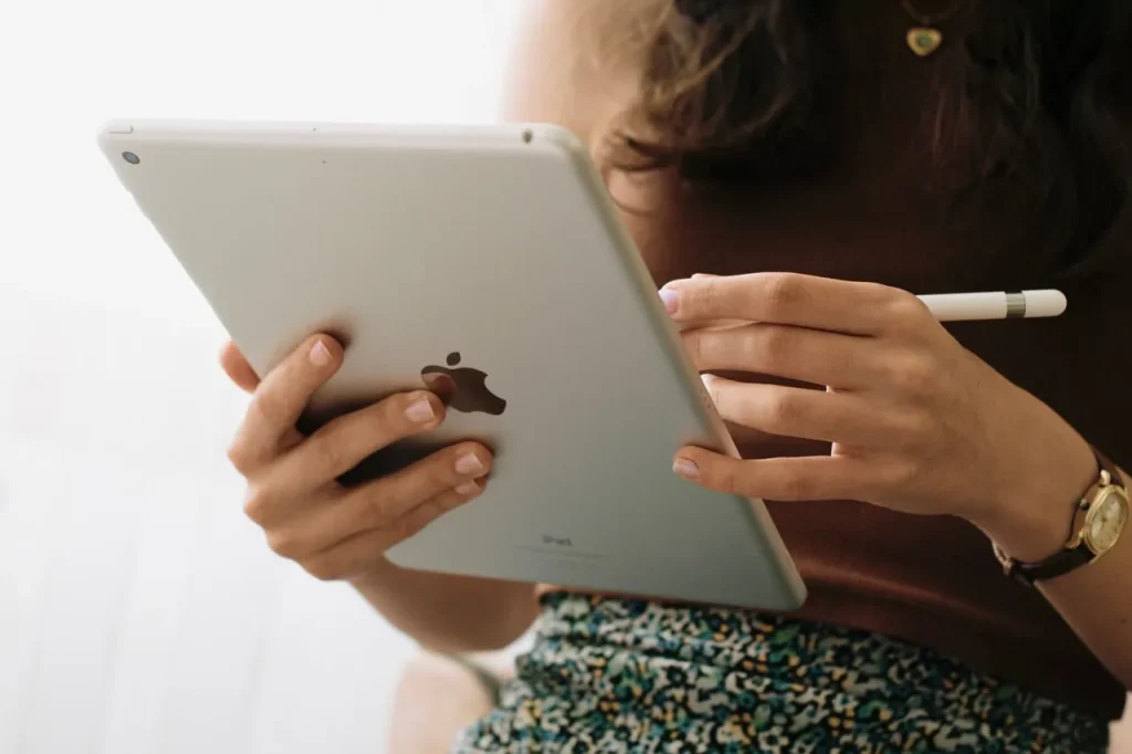 The owner of the accommodation facility manages reservations and marketing on a tablet