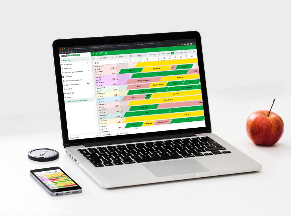Widok kalendarza BedBooking na laptopie i telefonie z zablokowanymi terminami pod mini-event.