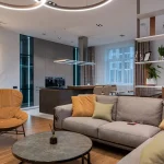 Nowoczesne i przytulne wnętrze apartamentu do wynajęcia – idealne miejsce na krótki pobyt.