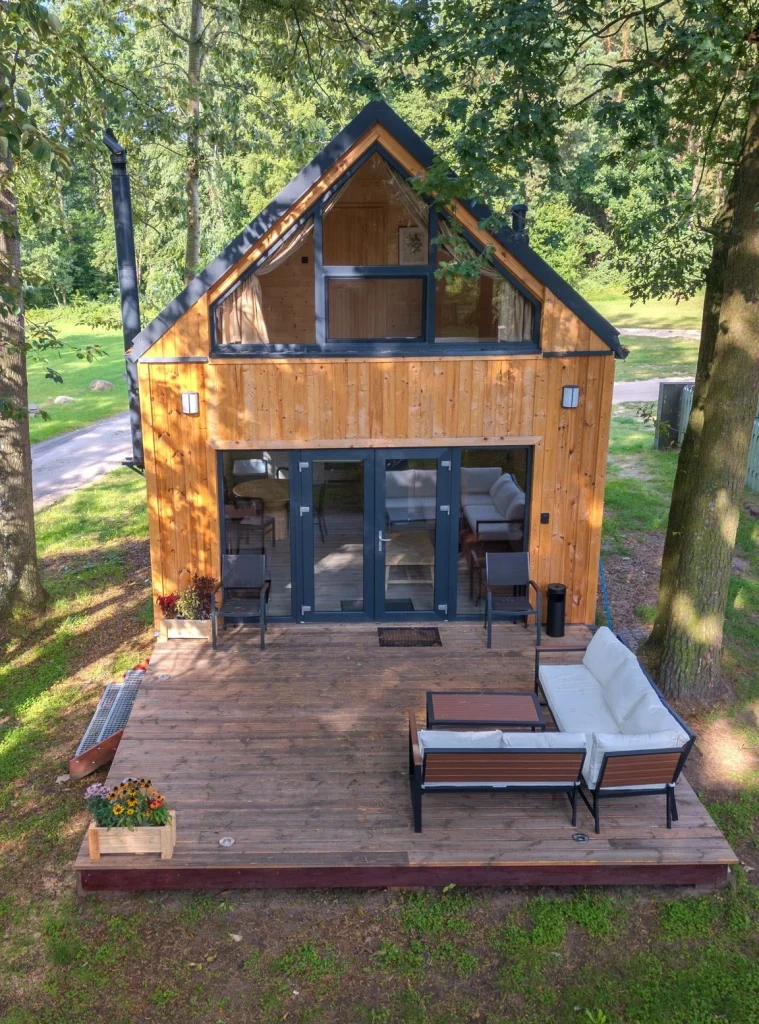 Domek pod jemiołami nad jeziorem Sopień