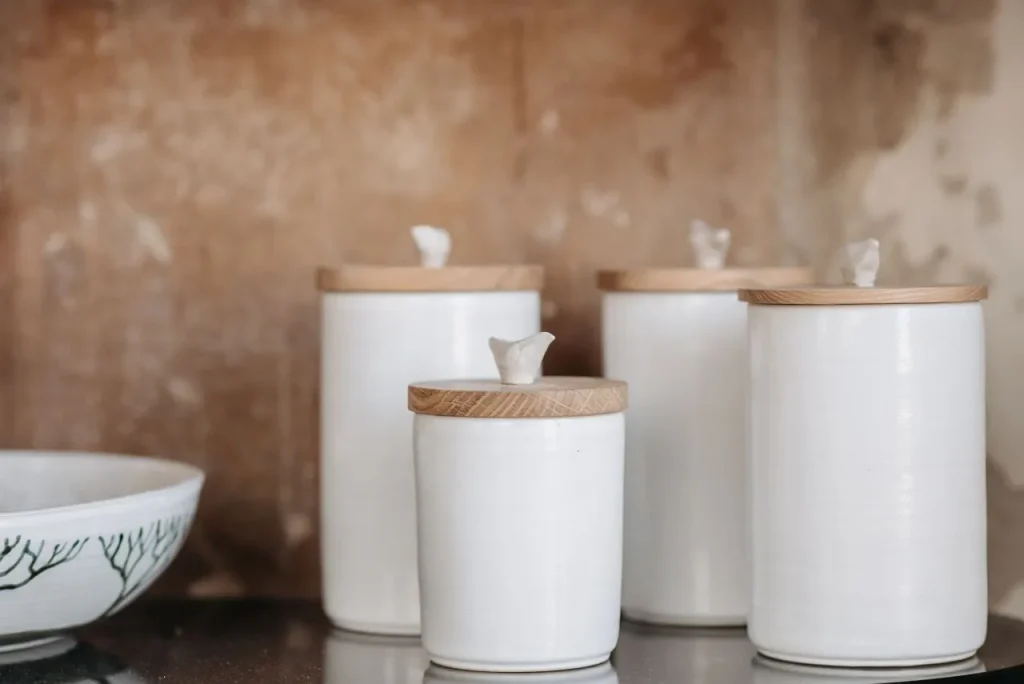 Ceramiczne pojemniki wielorazowe na cukier, herbatę, kawę i sól - alternatywa dla saszetek zgodna z PPWR